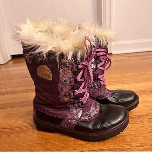 Youth Sorel boots size 5